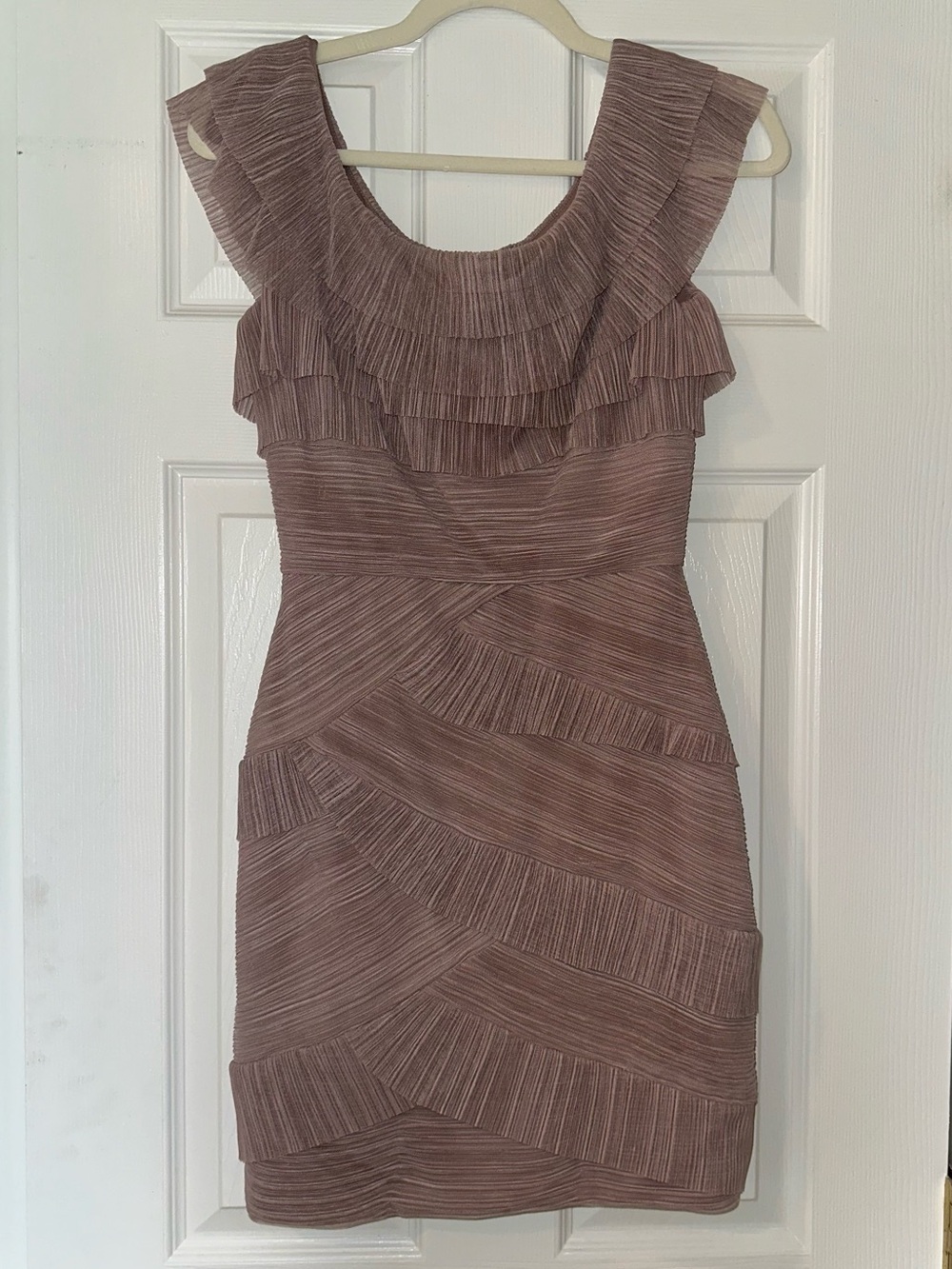 BCBG MaxAzaria Pleated Ruffle Cocktail Dress Dusty Mauve 100% polyester Size 2